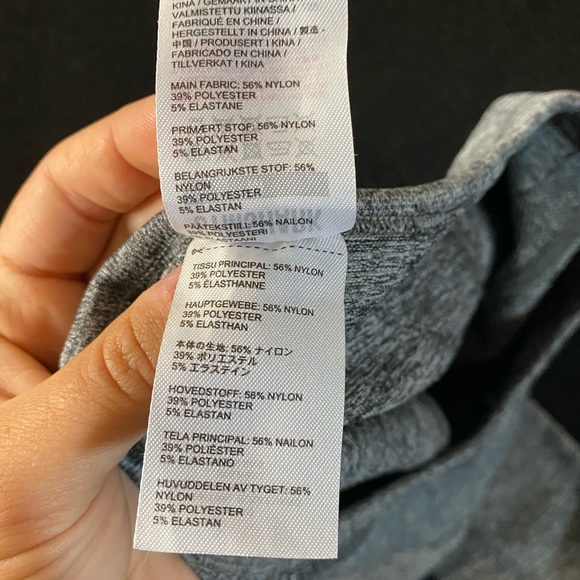 Gymshark gray long sleeve crop top - Picture 4 of 4